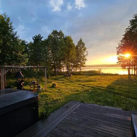 Authentic Finnish Lakeside 木屋